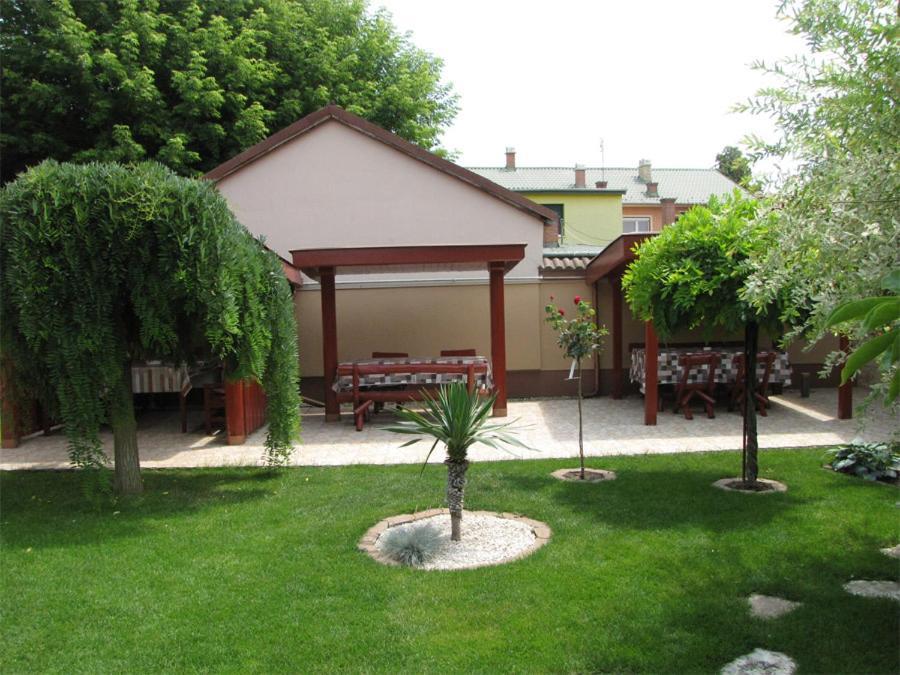 Szegfu Apartman Villa Hajduszoboszlo Exterior photo