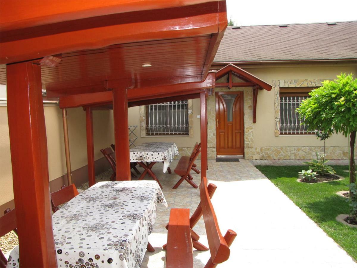 Szegfu Apartman Villa Hajduszoboszlo Exterior photo