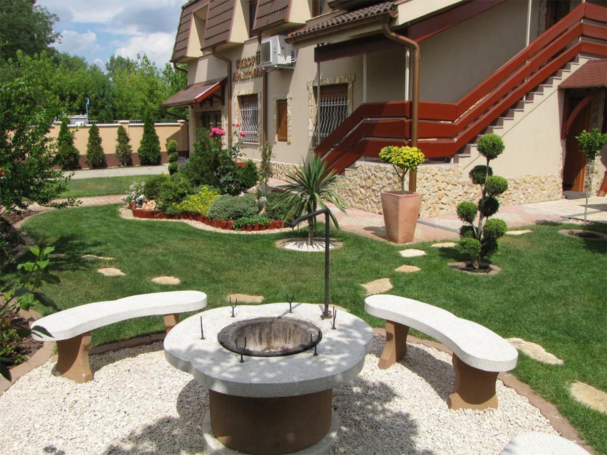 Szegfu Apartman Villa Hajduszoboszlo Exterior photo